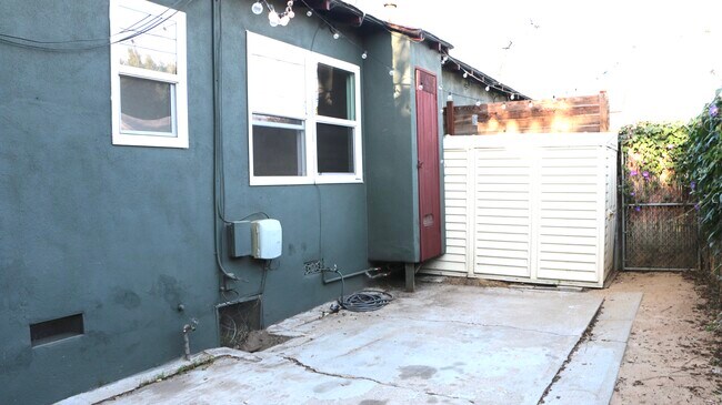 Building Photo - 556 Indiana Ave