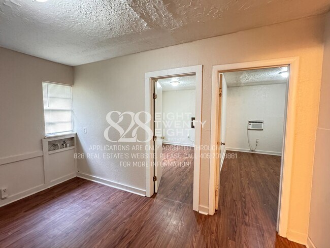 Building Photo - 507 E Walnut St