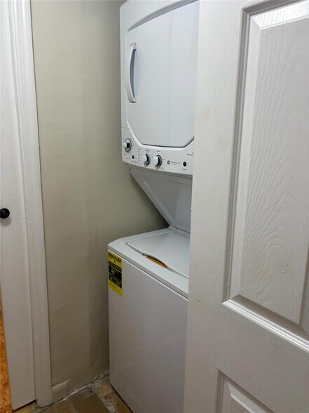 Building Photo - 5811 NW 17th Pl