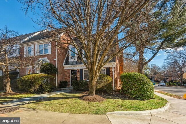 Building Photo - 6815 Melrose Dr