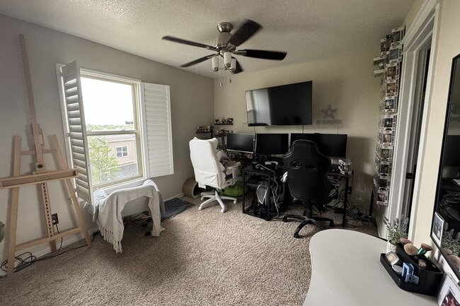 Building Photo - Large 3-Bedroom, 3.5-Bathroom Townhome