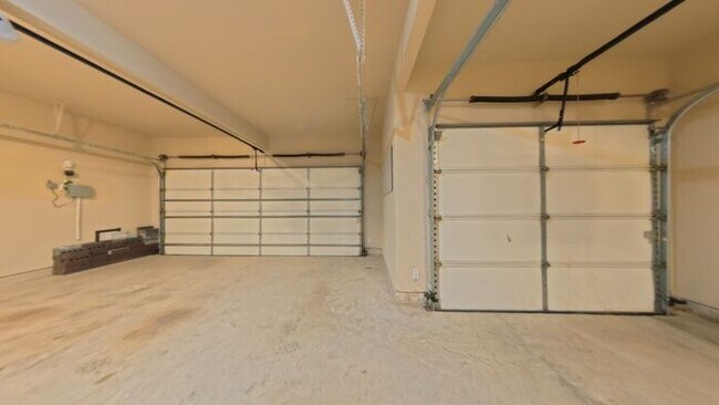Building Photo - Immaculate 4-Bedroom Home with Luxury Upgr...
