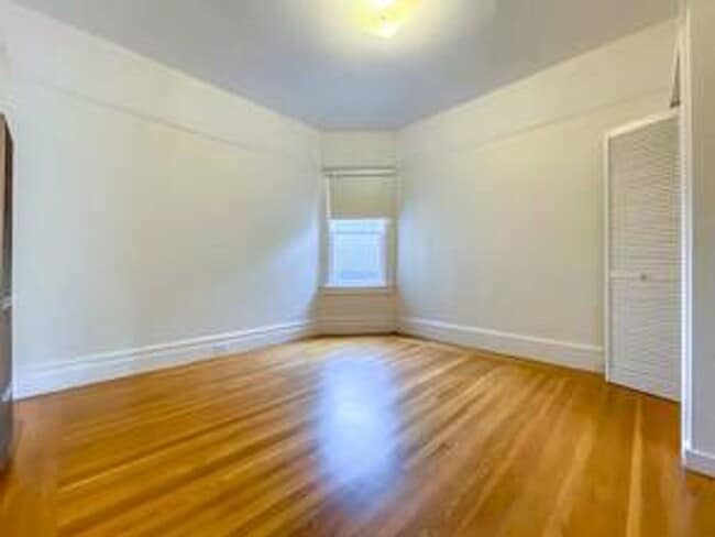 Building Photo - Outside Leasing - 1035-1039A Sanchez Street