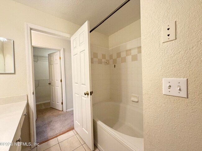 Building Photo - 13810 Sutton Park Dr N