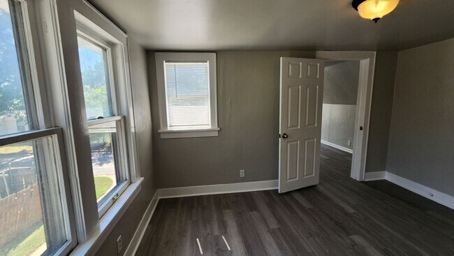 Building Photo - Nice 4 Bedroom, 2 Bath Home Near OCU & The...