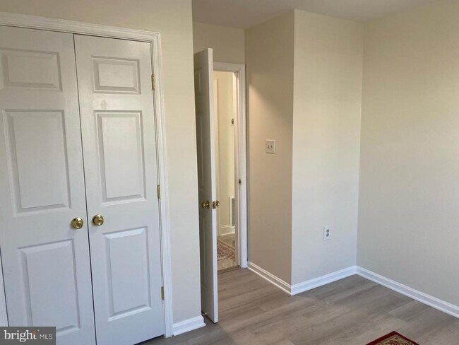 Building Photo - 9470 Scarlet Oak Dr