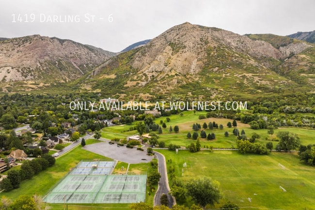 Building Photo - Stunning 3 Bed Ogden Townhome! No Deposit ...
