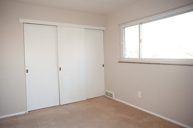 Building Photo - 14255 Cavell St