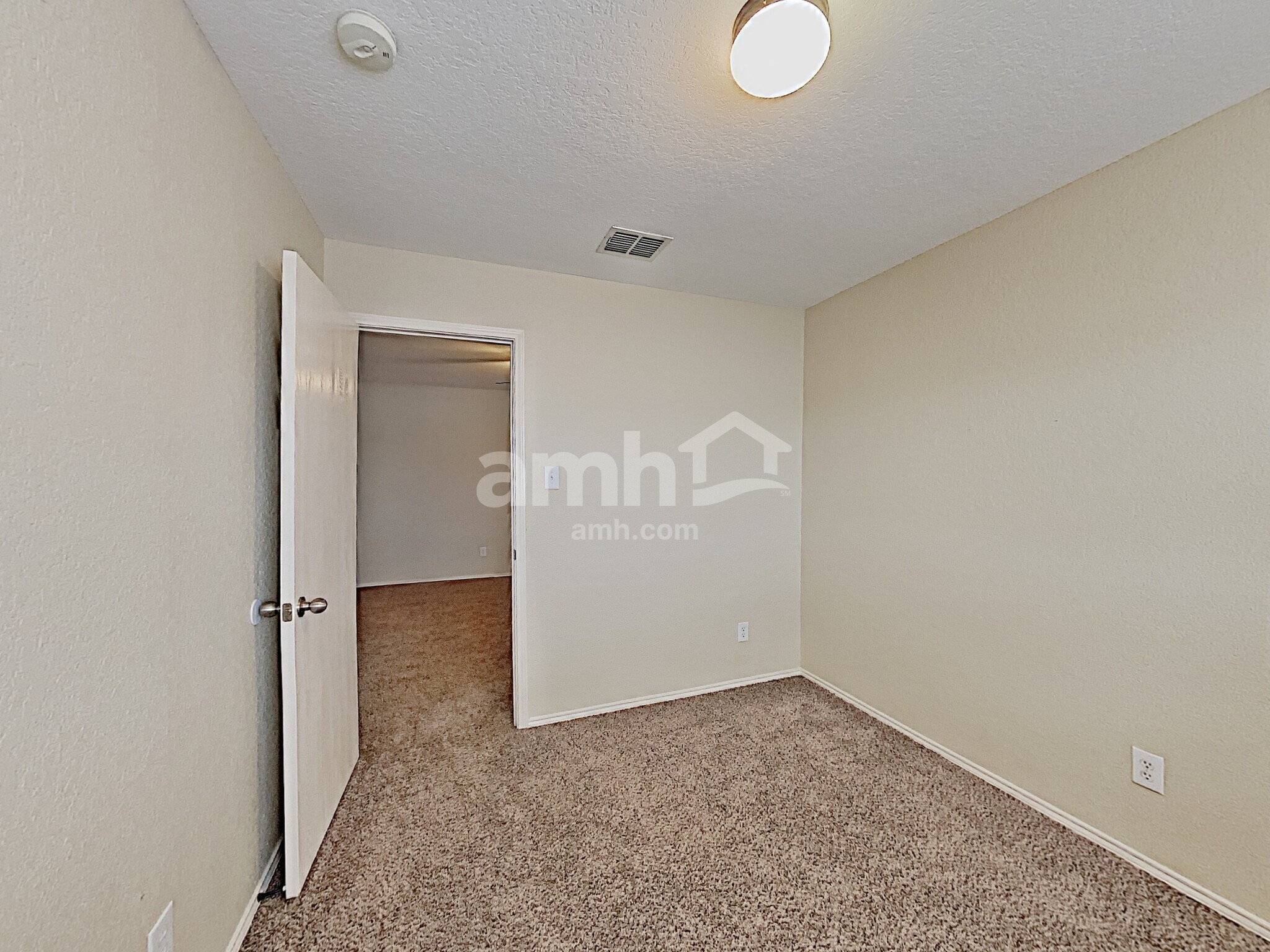 Building Photo - 9306 Pacific Maple
