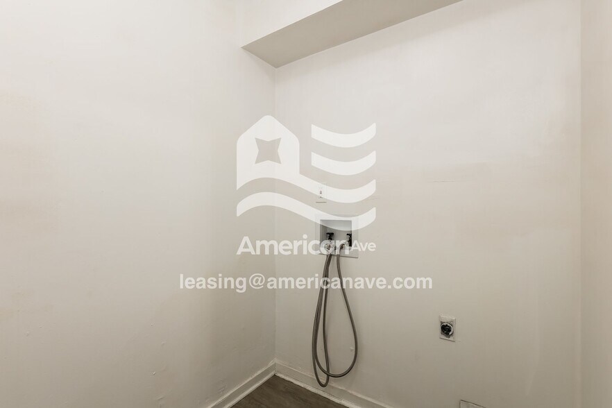 Building Photo - 1472 Bass Ave