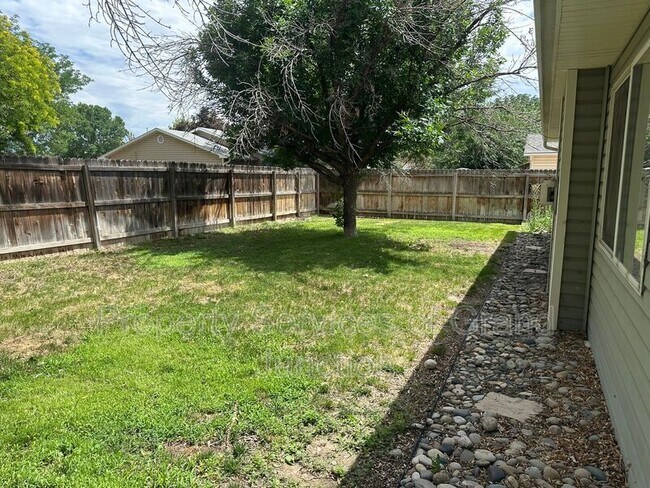 Building Photo - 448 Countryside Ln