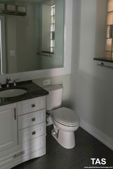 Building Photo - 3854 N Southport Ave