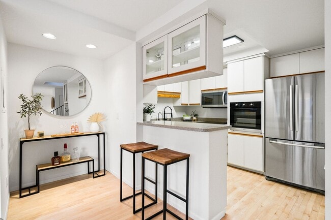 Primary Photo - Natural Sunlight in every room, Palos Verdes Estates