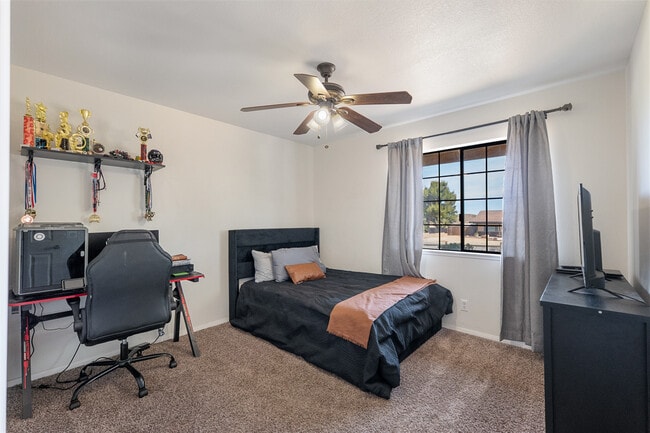 Building Photo - 57731 San Tropeze Dr