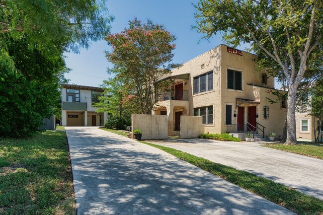 Building Photo - 526 Pershing Ave