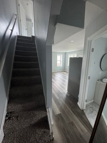 Primary Photo - 529 W 7th St