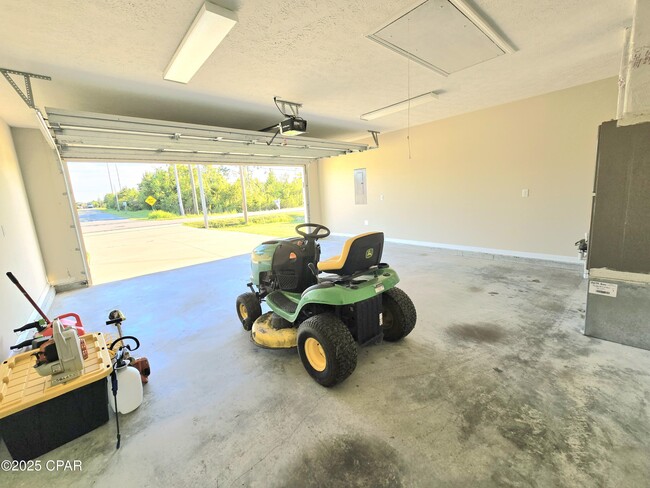 Building Photo - 3225 10 Acre Rd