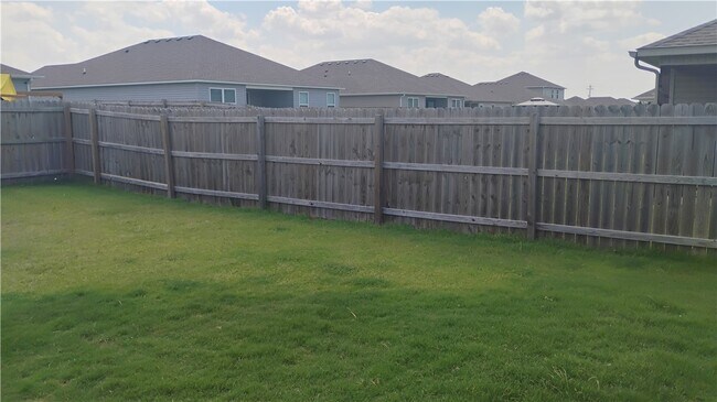 Building Photo - 1701 Forest Dr