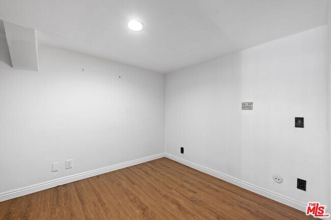 Building Photo - 1440 Veteran Ave