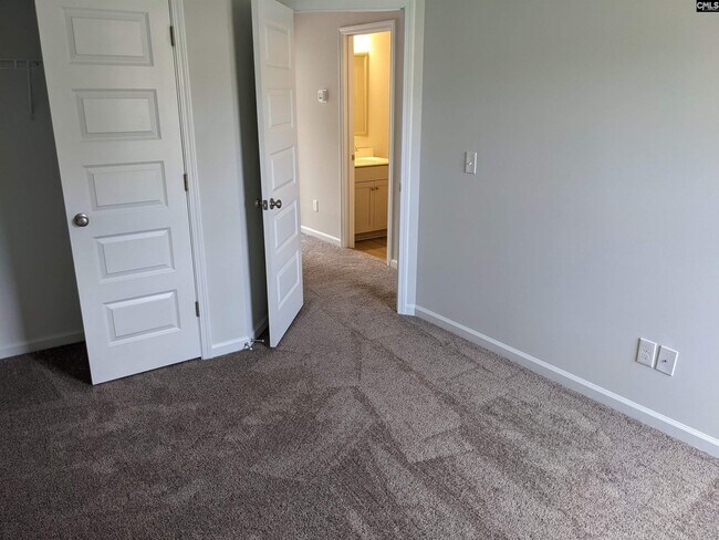 Building Photo - 200 Bluewing Dr