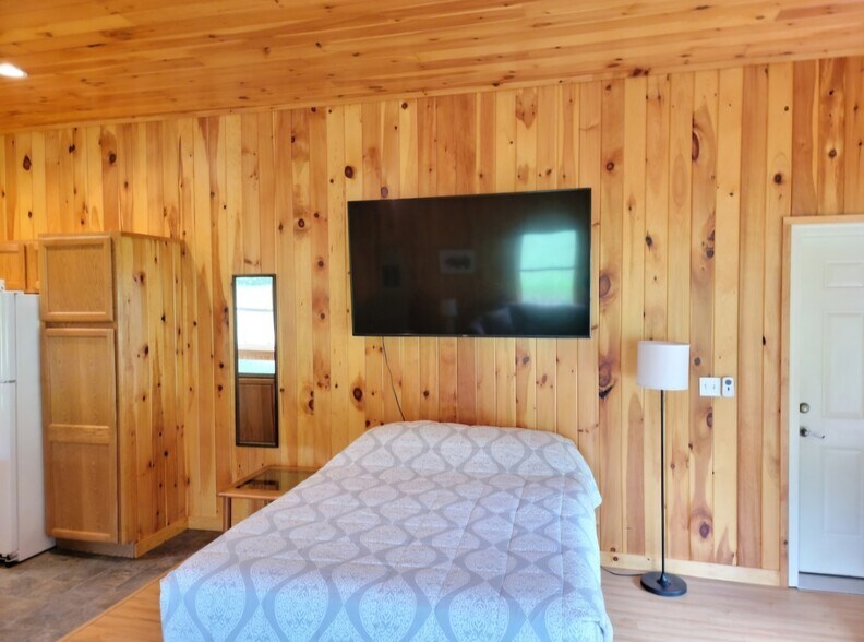 Studio style bedroom space - 2050 N Haze Rd