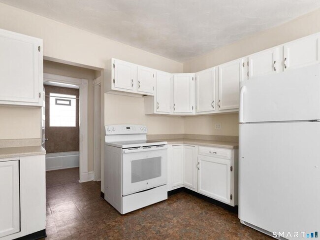 Building Photo - 171 Bassett St