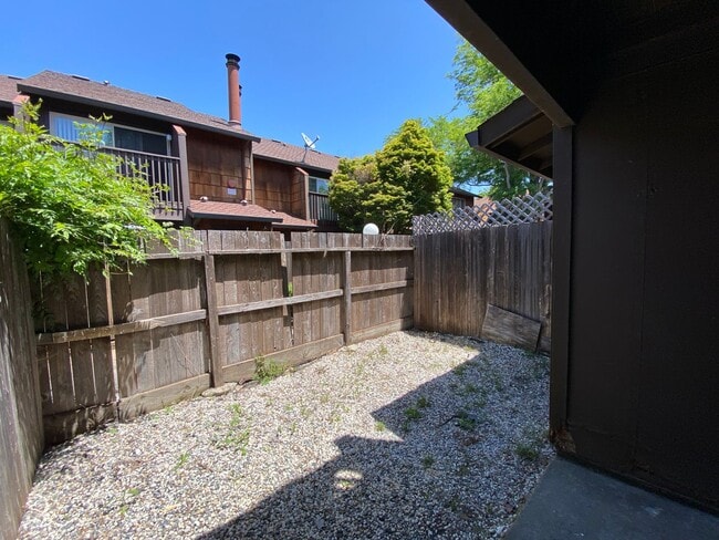 Building Photo - 1481 Parkway Dr