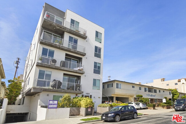 Building Photo - 1431 Armacost Ave