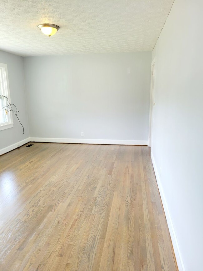 Building Photo - 3 bed 1 bath on Knob Creek Rd. near Johnso...