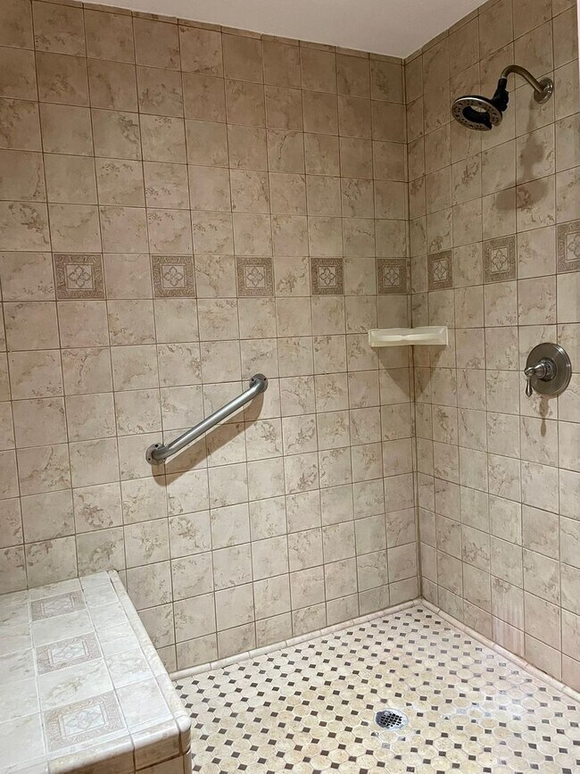Building Photo - Half off 1st month's rent