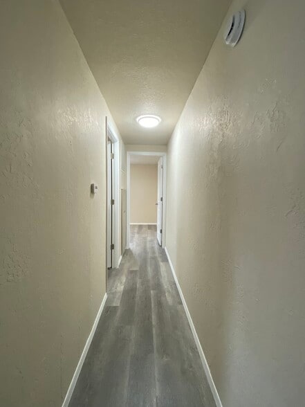 Building Photo - 2099 W Plymouth Cir