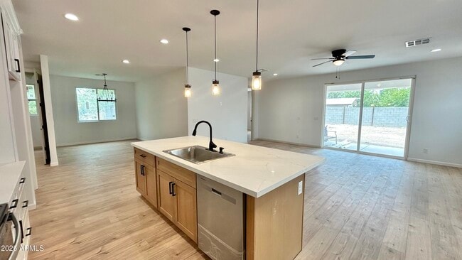 Building Photo - 6216 W Sierra Vista Dr