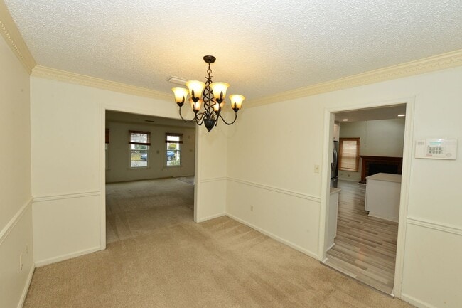 Building Photo - Gourmet Kitchen!