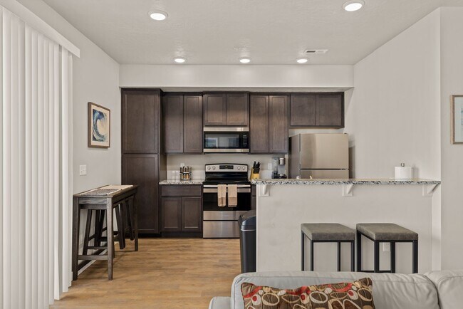 Building Photo - Beautiful Home in Garden City!
