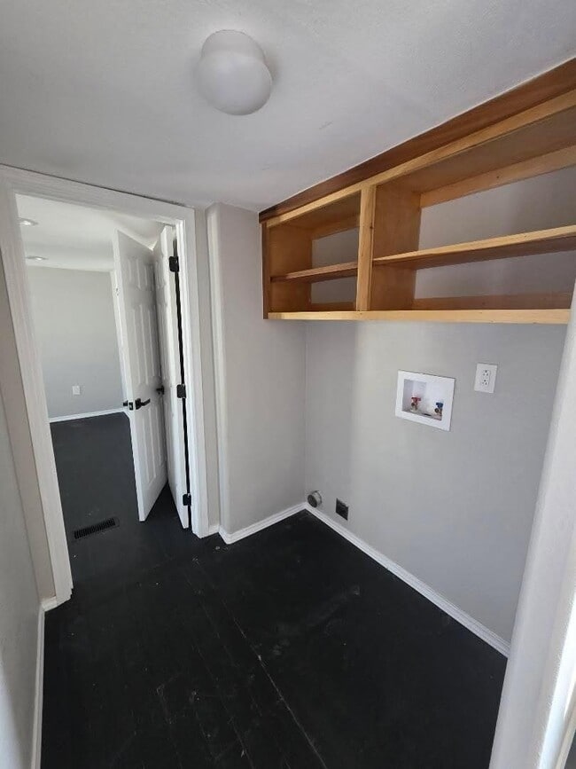 Building Photo - 310 Paddock St