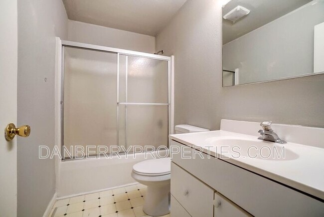 Building Photo - 3739 Willow Run Dr