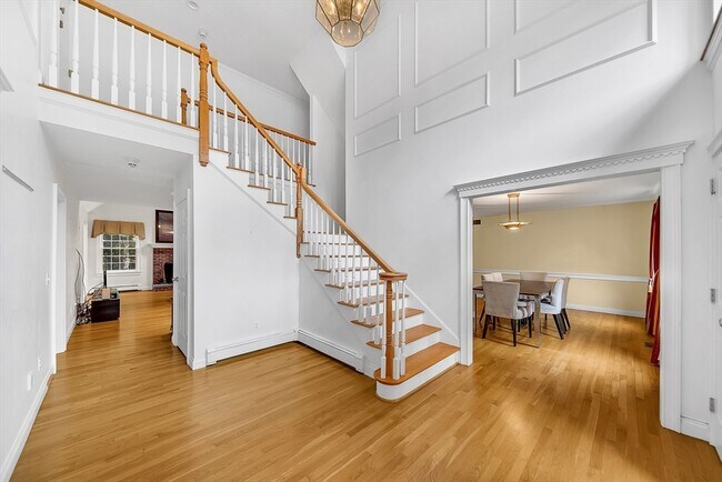 Building Photo - 51 Bogle St