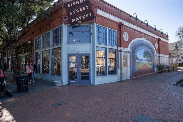 Building Photo - 600 Melba St