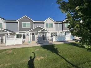 Building Photo - 5711 NE Lowell Ln