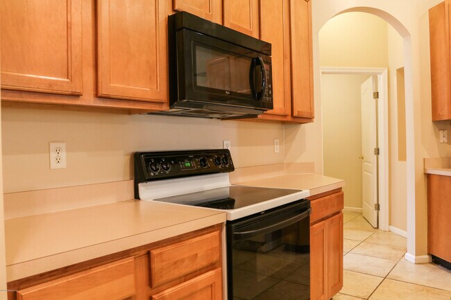 Building Photo - 8898 Canopy Oaks Dr