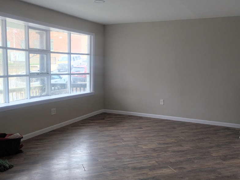 Building Photo - 714 Orchard St