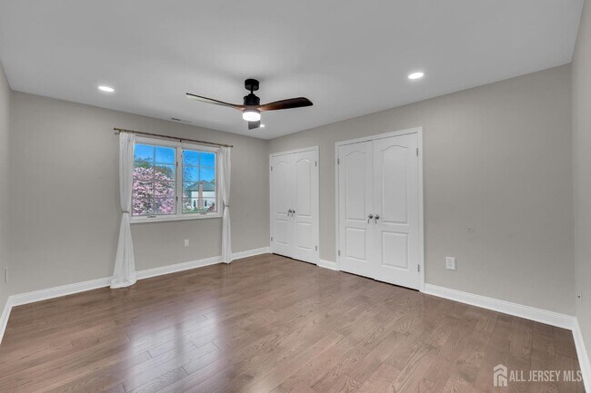 Building Photo - 4 Stults Dr