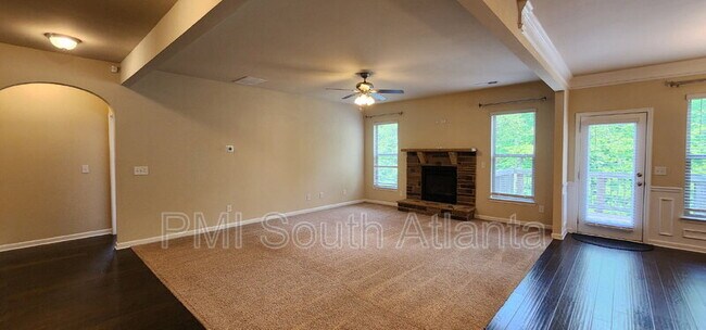 Building Photo - 525 Twelve Oaks Dr