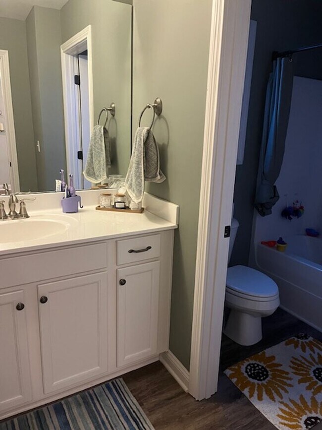 Building Photo - COMING SOON - LARGE 4 Bed 4 Bath in Lexington!