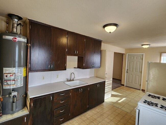 Building Photo - * SPRING 3-2-1 RENT SPECIAL * Quaint 1 bedroom home for rent