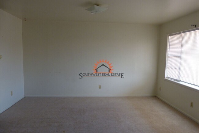 Building Photo - 2 Bedroom 1 Bath Apartment
