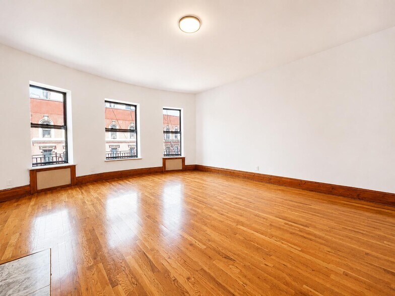 Building Photo - 302 W 107th St