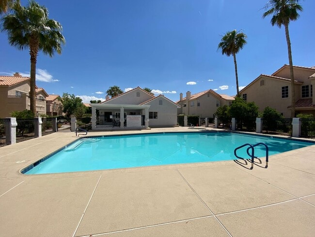 Building Photo - BEAUTIFUL 2 STORY TOWNHOME LOCATED IN THE SOUTHWEST!