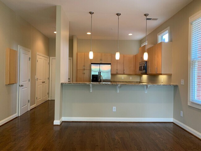 Building Photo - Stylish Germantown Townhome - Walkable Neighborhood