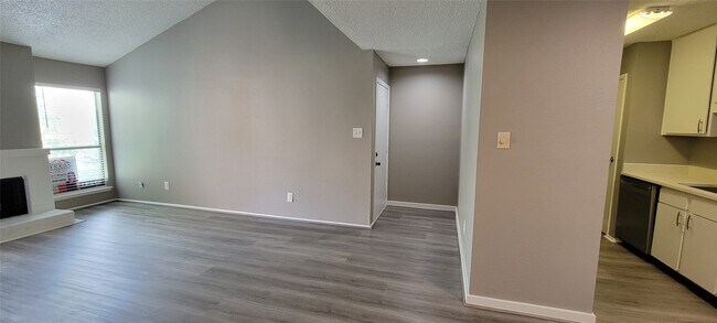 Building Photo - 10053 Westpark Dr